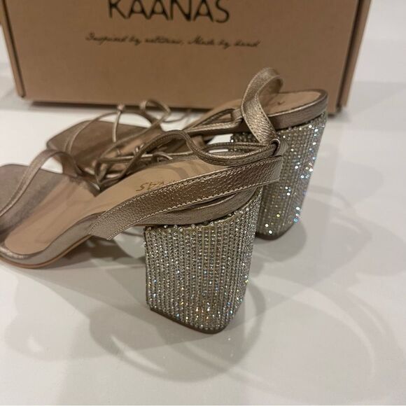 Kaanas Canary Block heel Silver Sandal Size 8 New in box - Picture 2 of 7